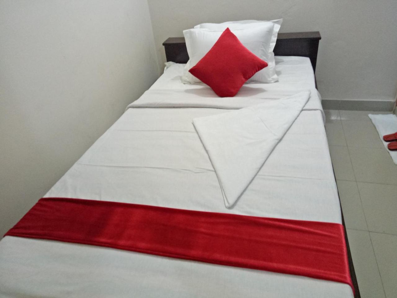 Hotel The Sylhet Int Дакка Экстерьер фото